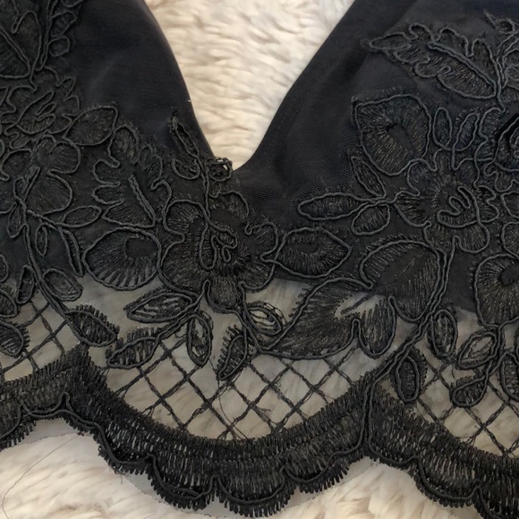 Gorgeous black bathing suit top with tags - Picture 2 of 6